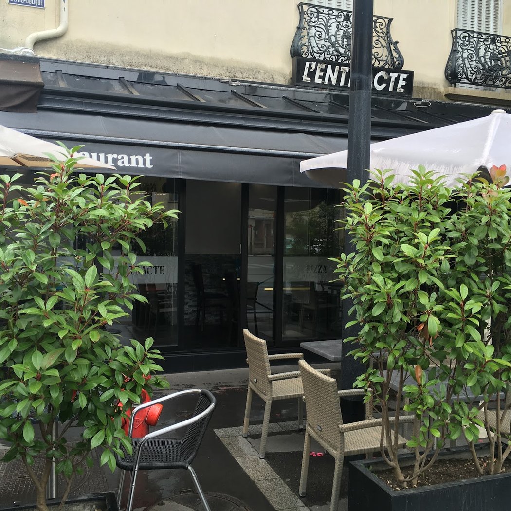 Brasserie L'Entracte Café Aubervilliers 2